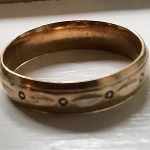 10k gold wedding band slightly scratched with detail all around men or women